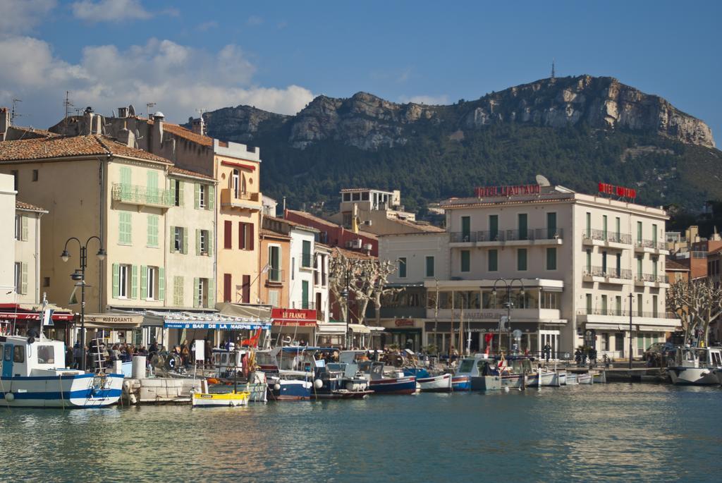 Les Barques, Vue Splendide Sur Le Port De Cassis Apartment Room photo